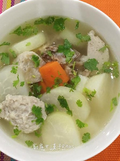 大頭菜虱目魚丸大骨湯 的食譜成品照片