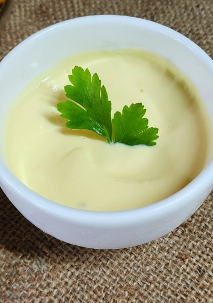 Una foto de 🧄🥚 Mayonesa de ajo a base de huevo duro 🥚🧄