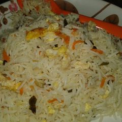 A picture of Mix vegetable and scrambled egg rice.