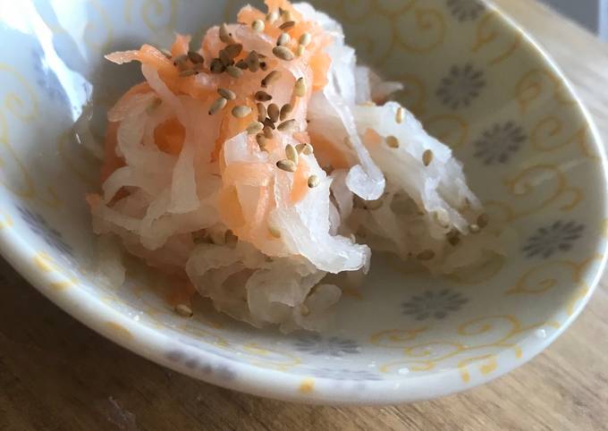 Recipe of Delicious Red-and-White Salad (Kohaku Namasu)