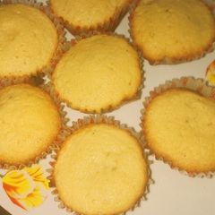 Lemon drizzle cupcakes A picture of Lemon drizzle cupcakes.