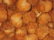 Une photo de beignet orange