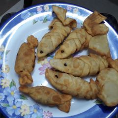 A picture of            Tofee and fish samosa.