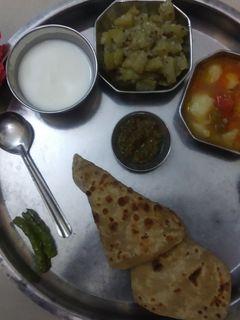 फलाहारी थाली (Falahari thali recipe in hindi) रेसिपी मुख्य फोटो