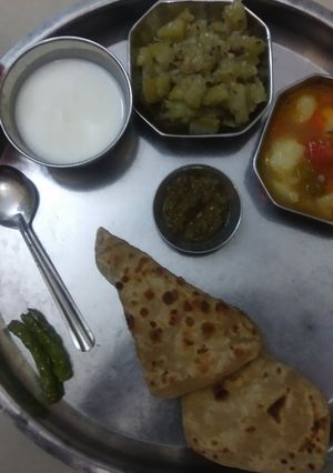 फलाहारी थाली (Falahari thali recipe in hindi) रेसिपी मुख्य फोटो