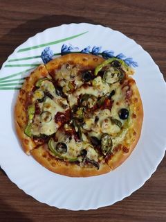 વેજ પીઝા (Veg Pizza Recipe In Gujarati) રેસીપી મુખ્ય ફોટો