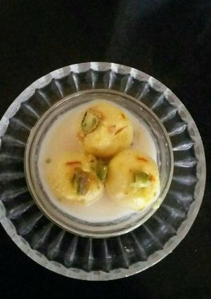 A picture of Kesar Chenna dip.