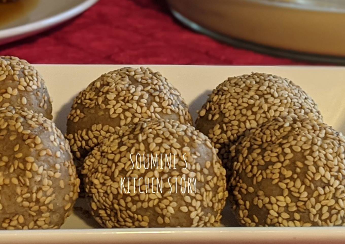 Til Mawa Laddu (White Sesame seeds Laddu with mawa)