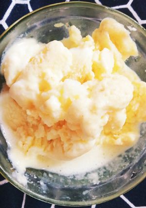A picture of Vanilla Ice Cream.
