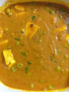 A picture of Matar Paneer.
