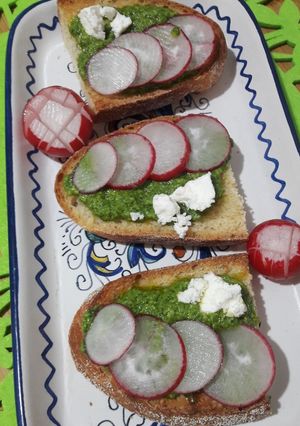 Foto di Bruschette con pesto di ravanelli