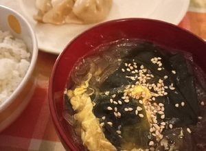 Foto di Zuppa di alga wakame e uova alla Coreana