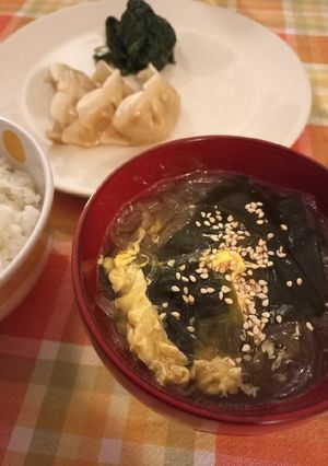 Foto di Zuppa di alga wakame e uova alla Coreana