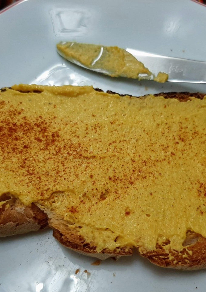 Una foto de Hummus, un puré de garbanzos
