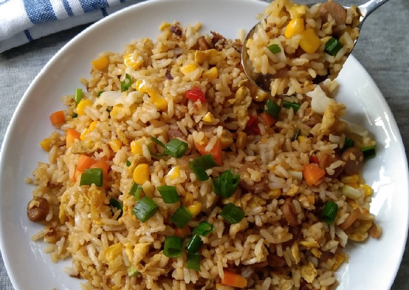 Nasi goreng telur campur