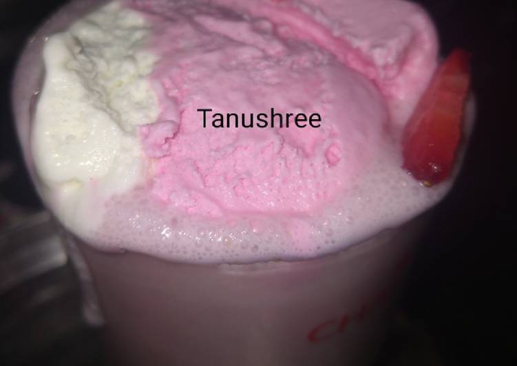 Steps to Make Ultimate Strawberry Milkshake