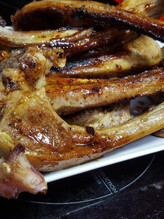 Una foto de Chuletillas de cordero currymieladas