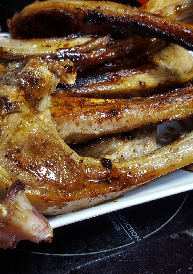 Una foto de Chuletillas de cordero currymieladas