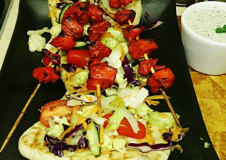 Texs Chicken Tikka Kebab on Naan Bread 🐔🍞🍲🌿