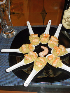 Una foto de Langostinos con guacamole