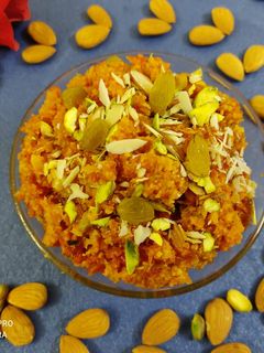 गाजर का हलवा(Gajar ka halwa recipe in Hindi) रेसिपी मुख्य फोटो