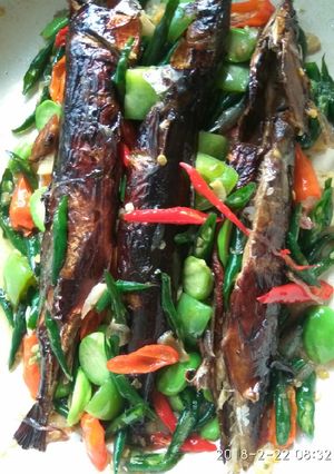Foto resep Ikan asap oseng cabe ijo + Pete