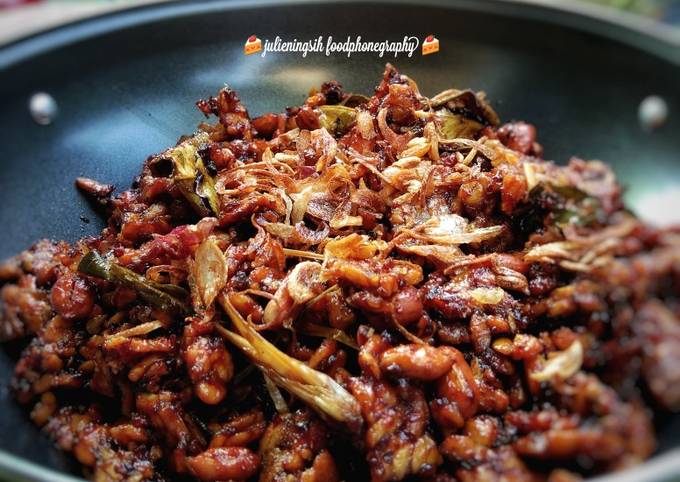Bagaimana Menyiapkan Kering Tempe Kacang Pedas Manis yang Enak