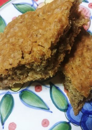 A picture of Oatmeal and Raisin Cake without Sugar.