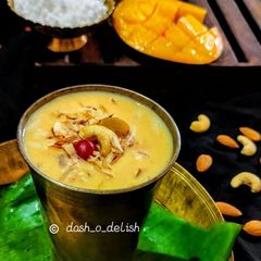 A picture of Sabudana mango lassi.