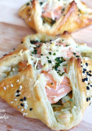 Une photo de Feuilleté saumon poireaux et cheddar