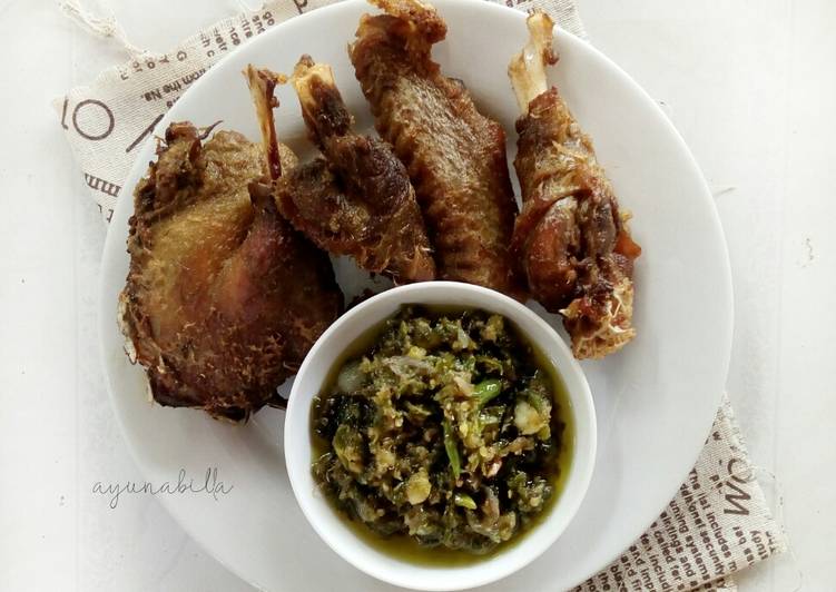 Bagaimana Membuat Bebek Goreng Sambel Ijo, Enak