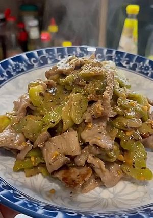 Hình của món Khổ qua tàu xì xào bò.