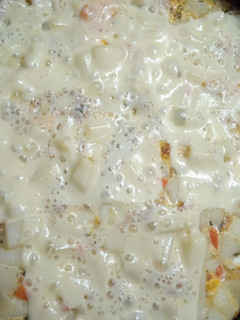 Una foto de Tortilla al horno usando ensalada de papas, zanahorias y huevo!!