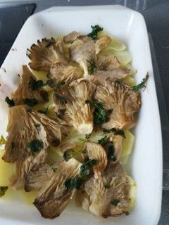 Una foto de Patatas al horno con setas