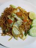 เส้นเหลืองผัดซีอิ๊วผัก