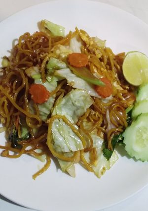 รูปของ เส้นเหลืองผัดซีอิ๊วผัก