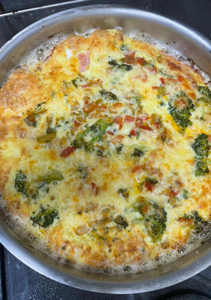 Una foto de Pastel de brócoli 🥦 keto esto quedó DIVINO😍😋😋😋