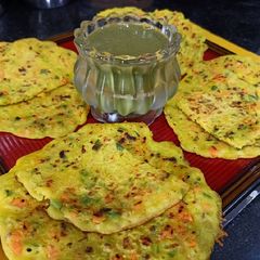 A picture of Besan & Oats Chilla.