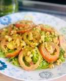 Ensalada verde con nueces y salsa pesto
