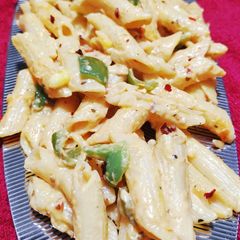 A picture of Cheesy white sauce Pasta.