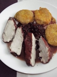 Csirkemell erdei gyümölcsökkel recept fotója