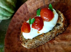 Foto de Tosta de creme azedo e tomate confit