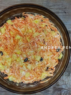 Una foto de Ensalada de zanahoria con piña