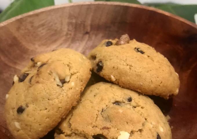 Cara Gampang Menyiapkan Soft-Baked Cookies Monster, Enak