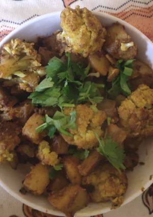 फूलगोभी आलू की सब्जी (phool gobi aloo ki sabzi recipe in Hindi) रेसिपी मुख्य फोटो
