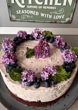 Mascarponés-áfonyás torta csokoládés piskótával recept fotója