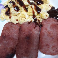 A picture of Eggs an Spam with Hp sauce.