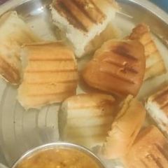 A picture of Pav bhaji.