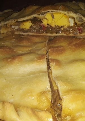 Una foto de Pascualina de Cebolla Morrón Queso huevo y Carnes😋