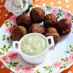 A picture of Falafel With Tzatziki.